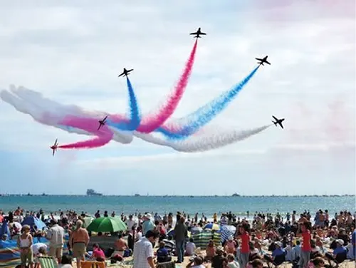 Bournemouth Air Festival Minibus Hire