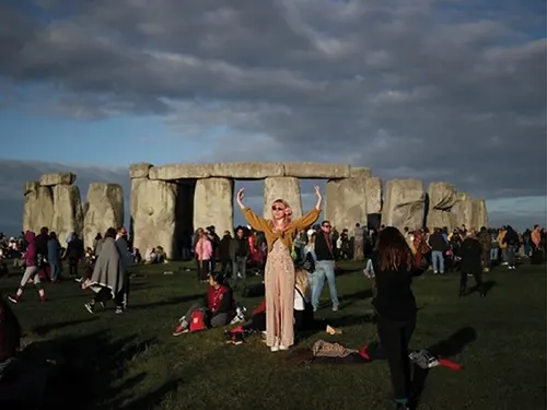 Stonehenge Summer Solstice Minibus Hire 